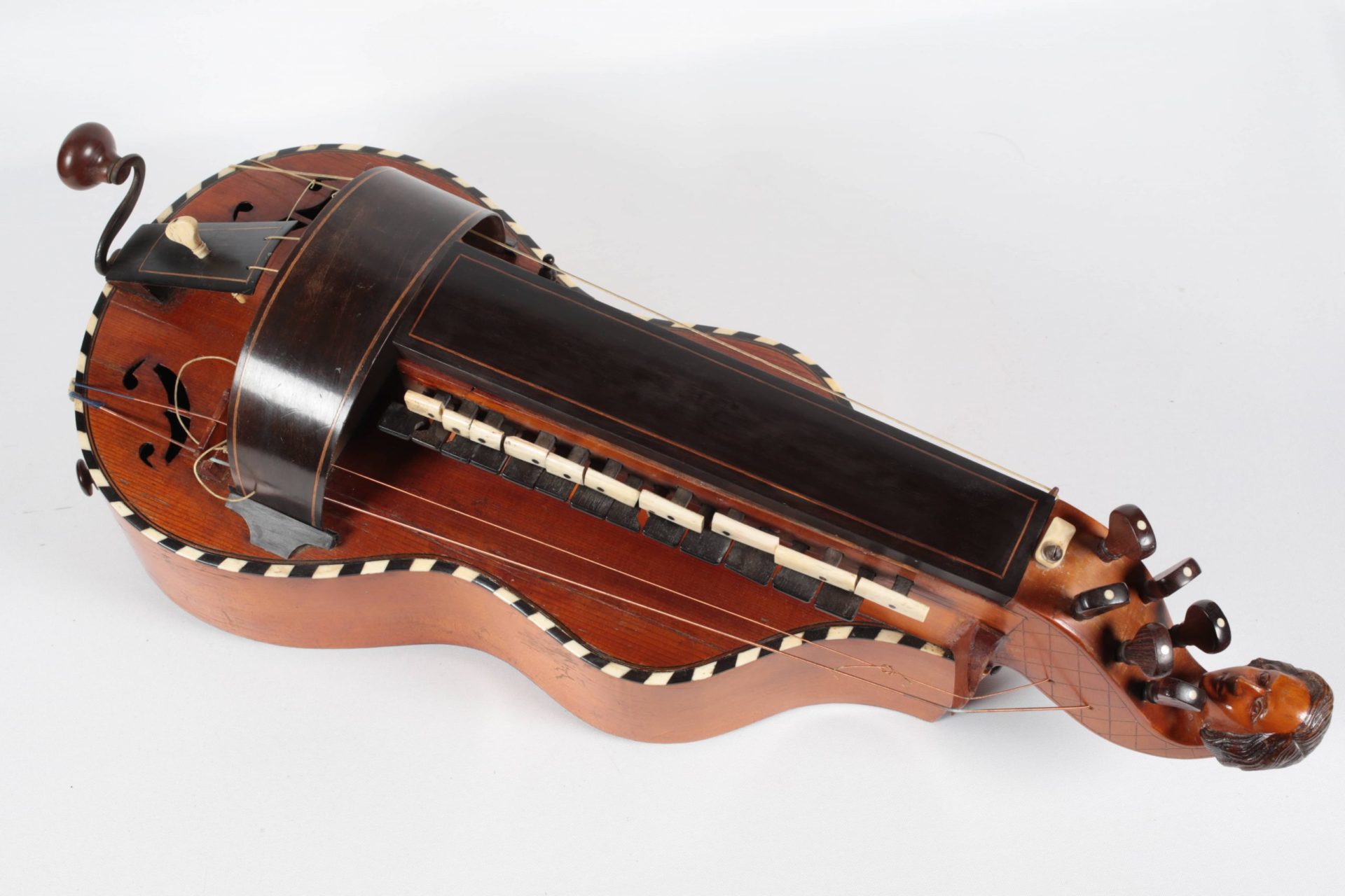 Nicolas COLSON (1798-?), Veille à roue à corps de guitare dite "à tête de Chopin", 1850, MLC 2014.1.11 - ©Lancosme-Multimédia