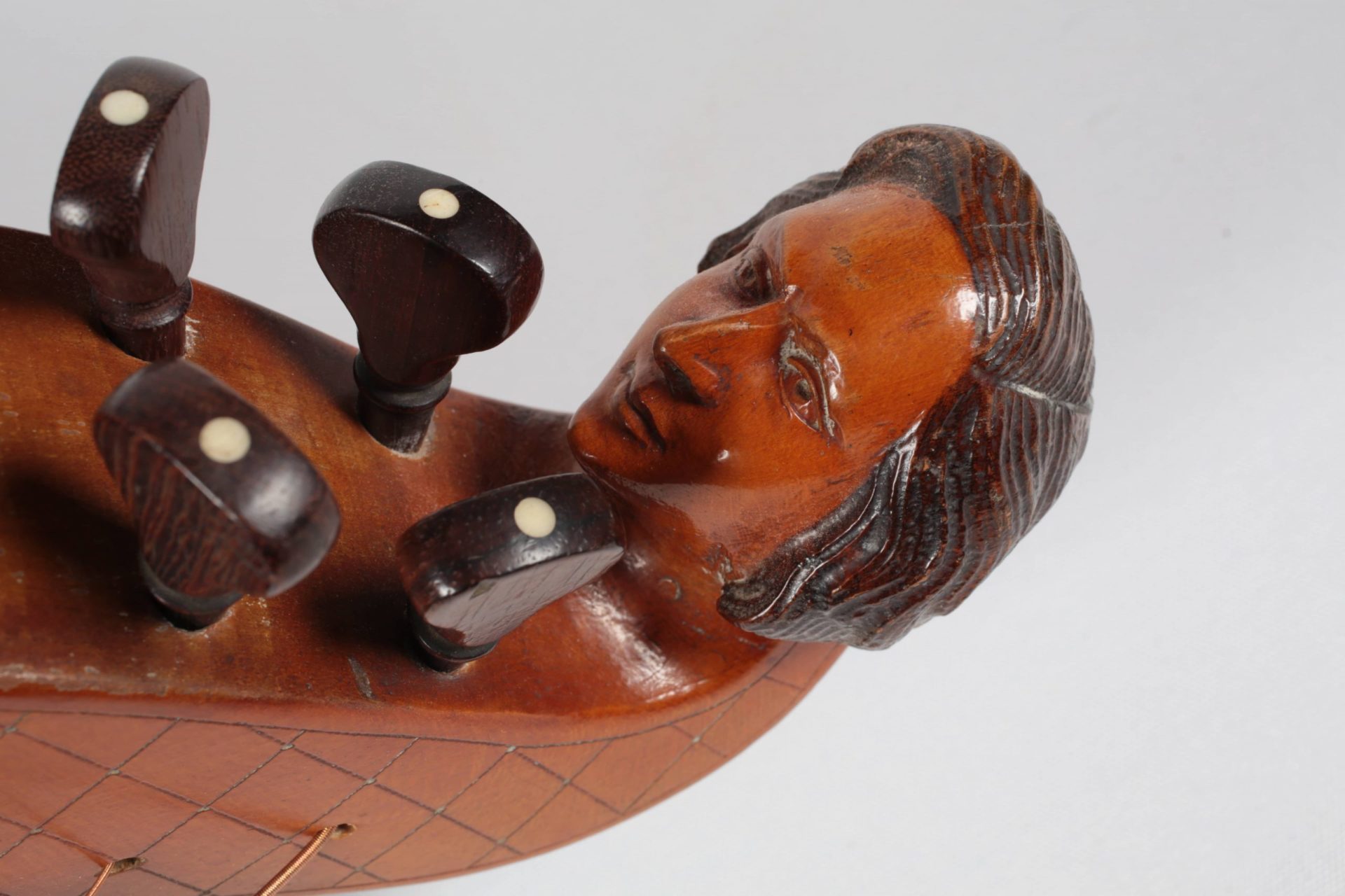Veille à corps de guitare, XIXᵉ, Nicolas Colson, Musée George Sand et de la Vallée Noire, La Châtre