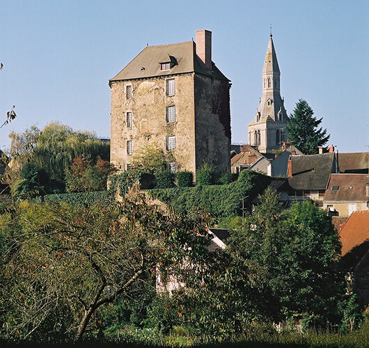 Jean Depruneaux lègue le donjon ainsi que ses collections à la ville de La Châtre.