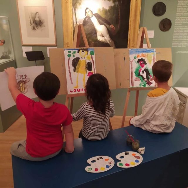 🤩 Votre programme de la semaine prochaine au musée pour le jeune public !

❓Chaque mardi pendant les vacances d'été, des ateliers thématiques sont proposés pour les petits et les grands : voici ceux de ce mardi 5 août : 

➡️Amusez-vous avec les tout-petits (de 4 à 6 ans) : visite découverte parent-enfant suivie d'un petit atelier pratique / de 10h à 10h30 :
- CONTEZ-MOI UN TALBEAU
Visite contée en s'inspirant des tableaux et objets du musée. 

➡️Les Z'ateliers du Patrimoine (de 7 à 12 ans) : / de 15h à 17h : 
- REFAIS TOI LE PORTRAIT
Découvre les portraits (portraits féminins, masculins, autoportrait et même caricaturés !) du musée et réalise le tien... ou celui de ton voisin !

📞 Pour tous les ateliers : réservation obligatoire au 02 54 30 17 60 ou à musee@mairie-lachatre.fr / 5 € l'atelier / chaque enfant repart avec sa création
Réservation obligatoire (02 54 30 17 60 ou musee@mairie-lachatre.fr)

🧐Le parcours « apprenti-detective » pour les familles avec enfants à partir de 7 ans est disponible gratuitement au musée pendant ses heures d’ouverture : à faire en famille, en autonomie pour visiter le musée de manière ludique et adaptée !

🖼 Légendes :
- Anonyme, Ecole Française, Portrait de femme jouant de la vielle, Huile sur toile, vers 1760-1770, Legs Maurice Bourg, inventaire en cours, (c) F.Lauginie
- Auguste CHARPENTIER (1813-1880), Autoportrait, huile sur toile, 2e quart XIXe siècle, prêt de le Centre des monuments nationaux - Maison de George Sand à Nohant 
- Narcisse Edmond Joseph Desmadryl (1801-1881), d'après Charpentier Auguste (1813-1880), Portrait de George Sand, 1841, Estampe, MLC 1967.1.16
- Alcide Boichard (1817-1871), Portrait d'Ernest Perigois, huile sur toile, 1846, MLC 2017.0.4

🖱Retrouvez tout le reste de l'agenda du musée sur notre site internet (voir linktree en description)!

#musee #museegeorgesand #indre #regioncentre #berry #berryprovince @tourisme_pays_george_sand @magazinecarrebarre @36sorties @villedelachatre